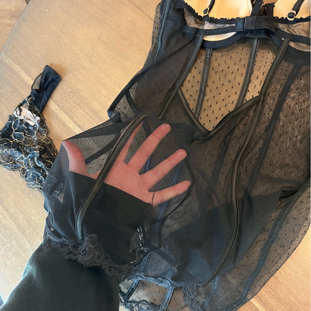 RARE Victoria’s Secret black lace 2-piece set - Picture 9 of 10